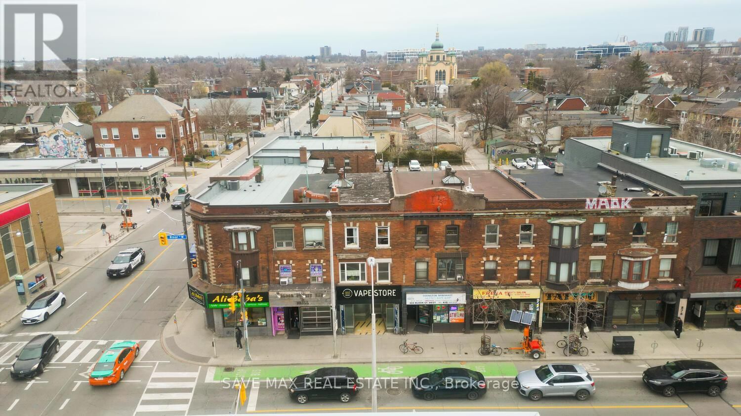 886 BLOOR STREET WEST Image 17