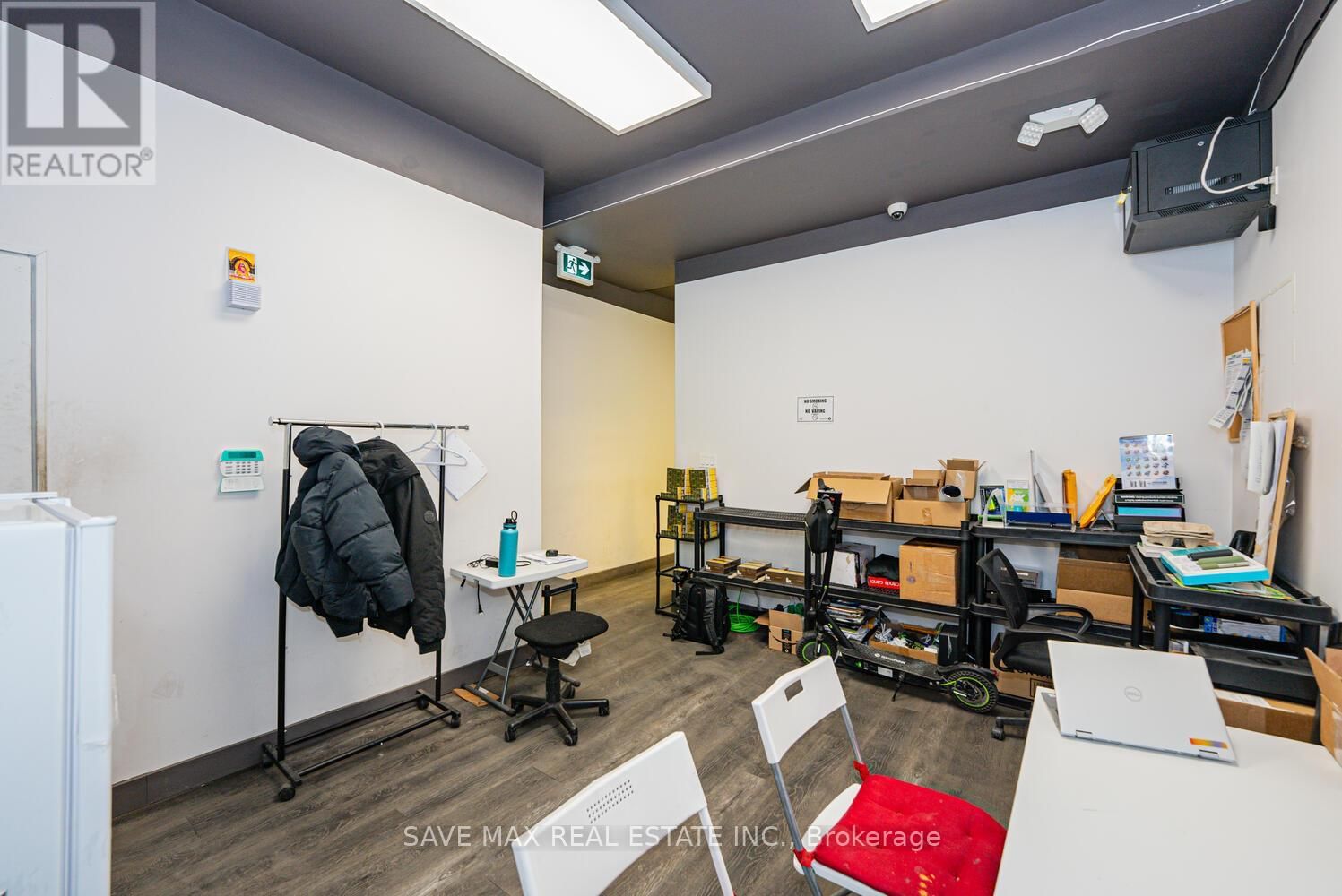 886 BLOOR STREET WEST Image 21