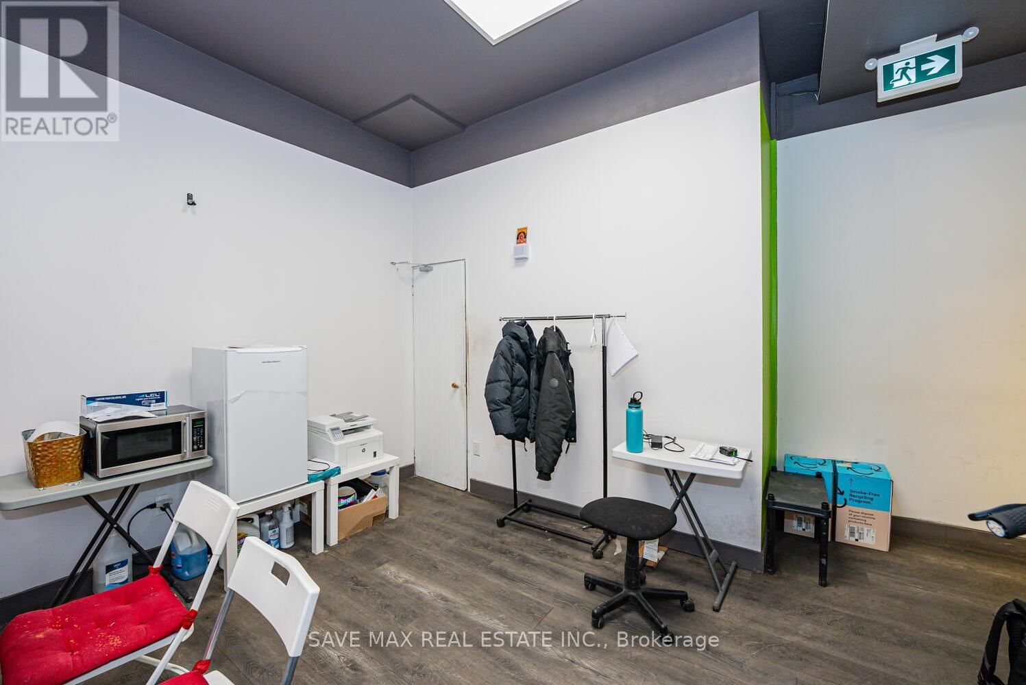886 BLOOR STREET WEST Image 23