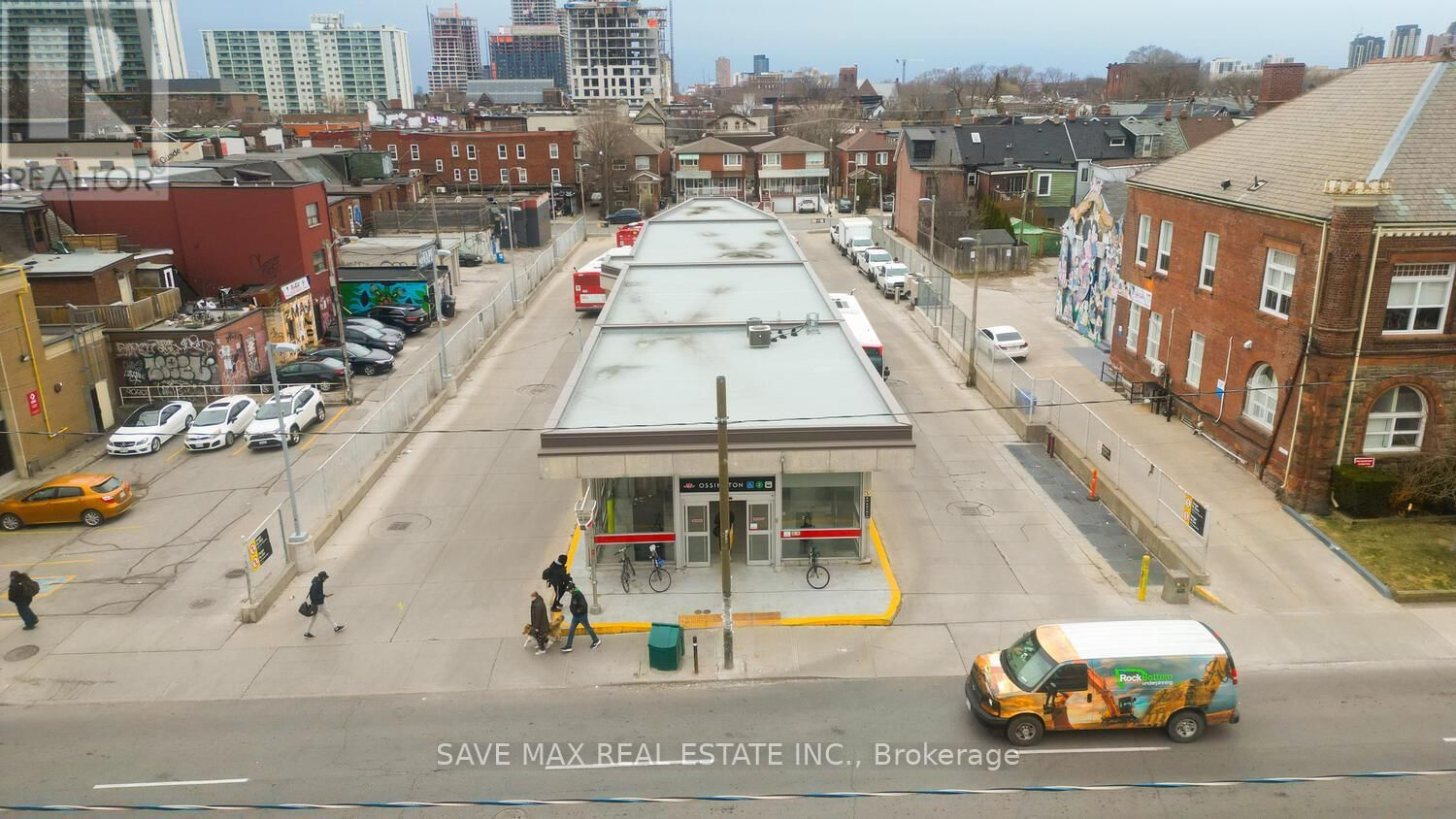 886 BLOOR STREET WEST Image 28