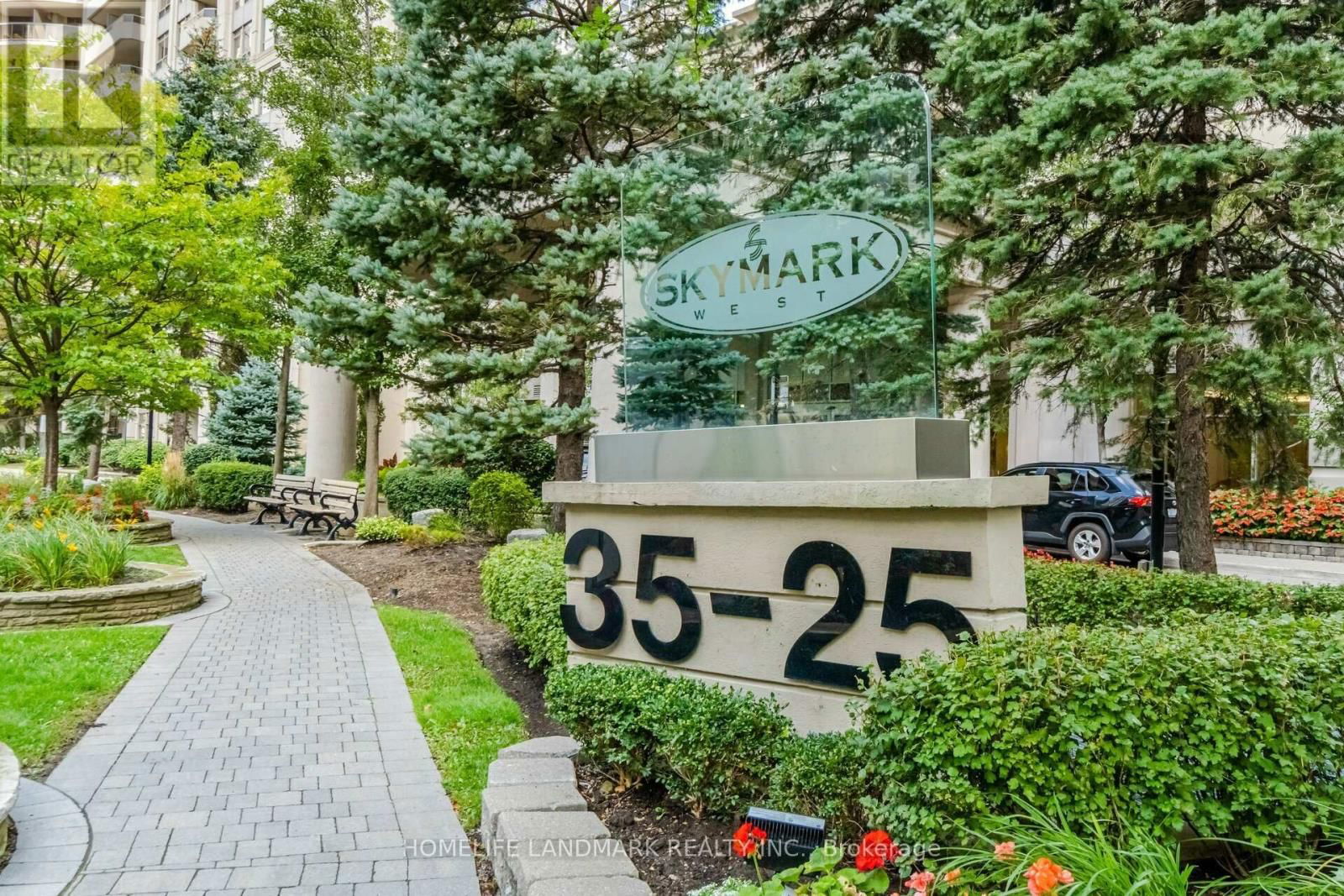 409 - 35 KINGSBRIDGE GARDEN CIRCLE Image 3