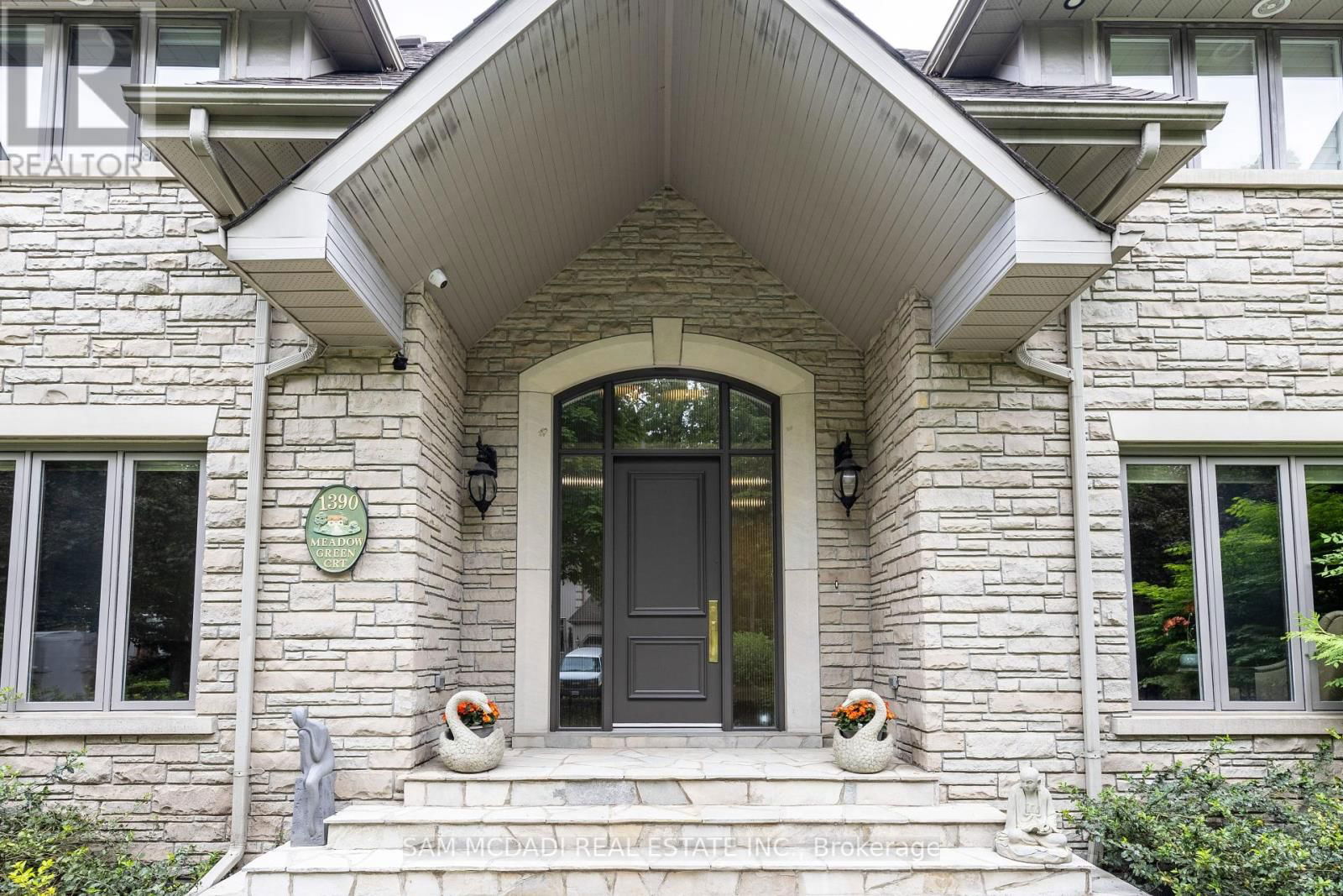 1390 MEADOW GREEN COURT Image 3