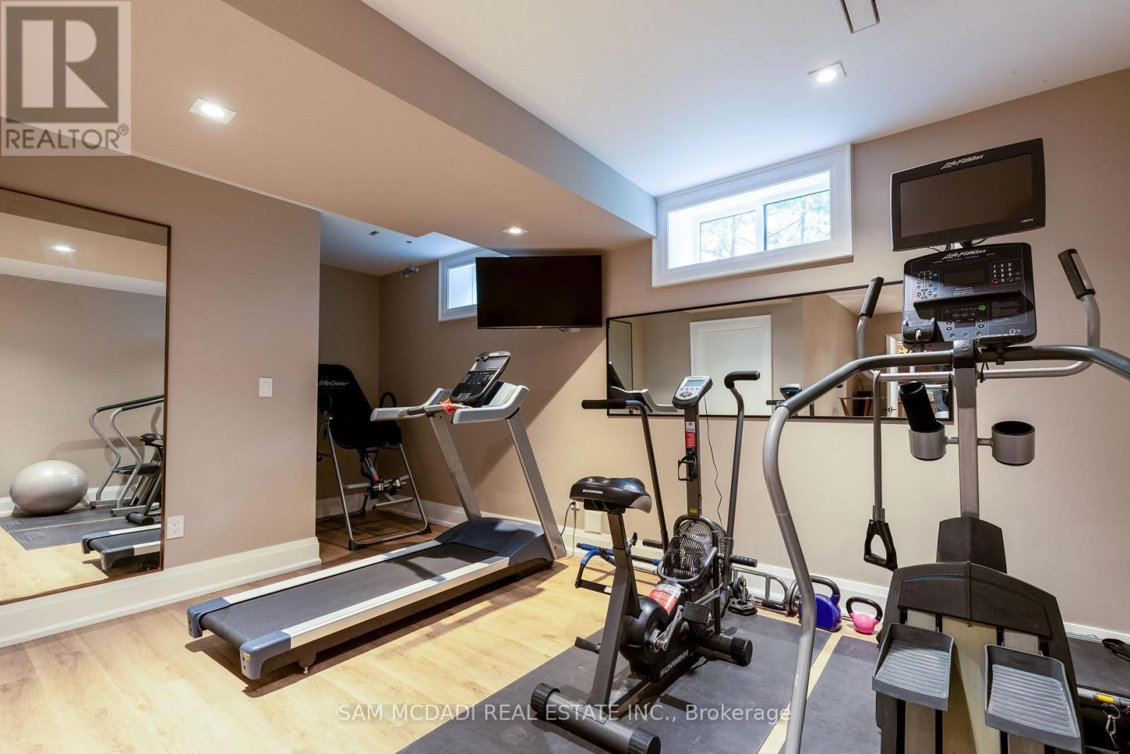 1390 MEADOW GREEN COURT Image 34