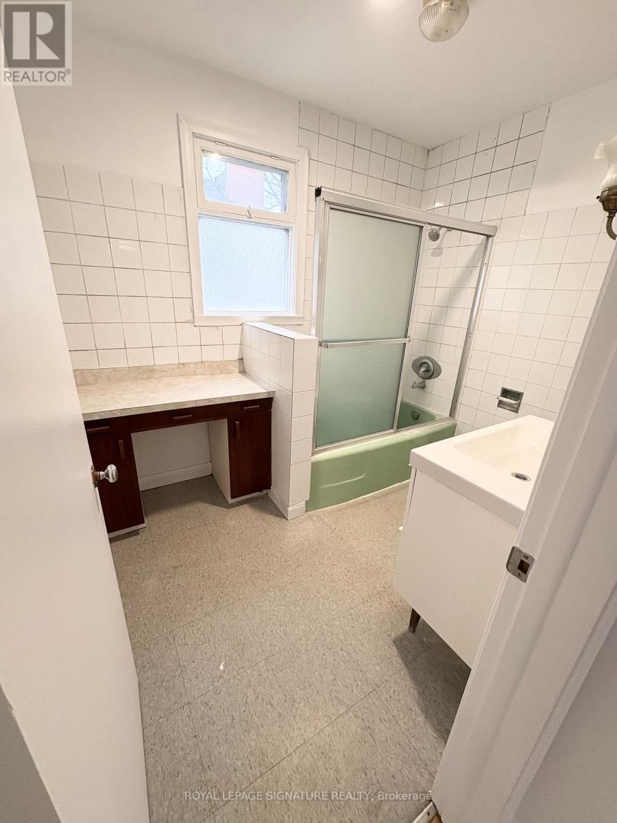 2nd floor - 214 QUEENSLEA AVENUE Image 10