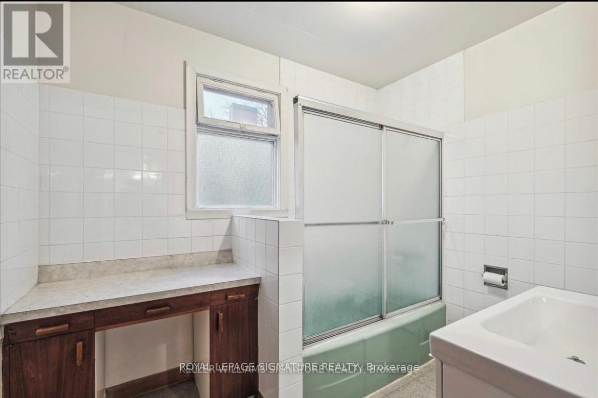 2nd floor - 214 QUEENSLEA AVENUE Image 11