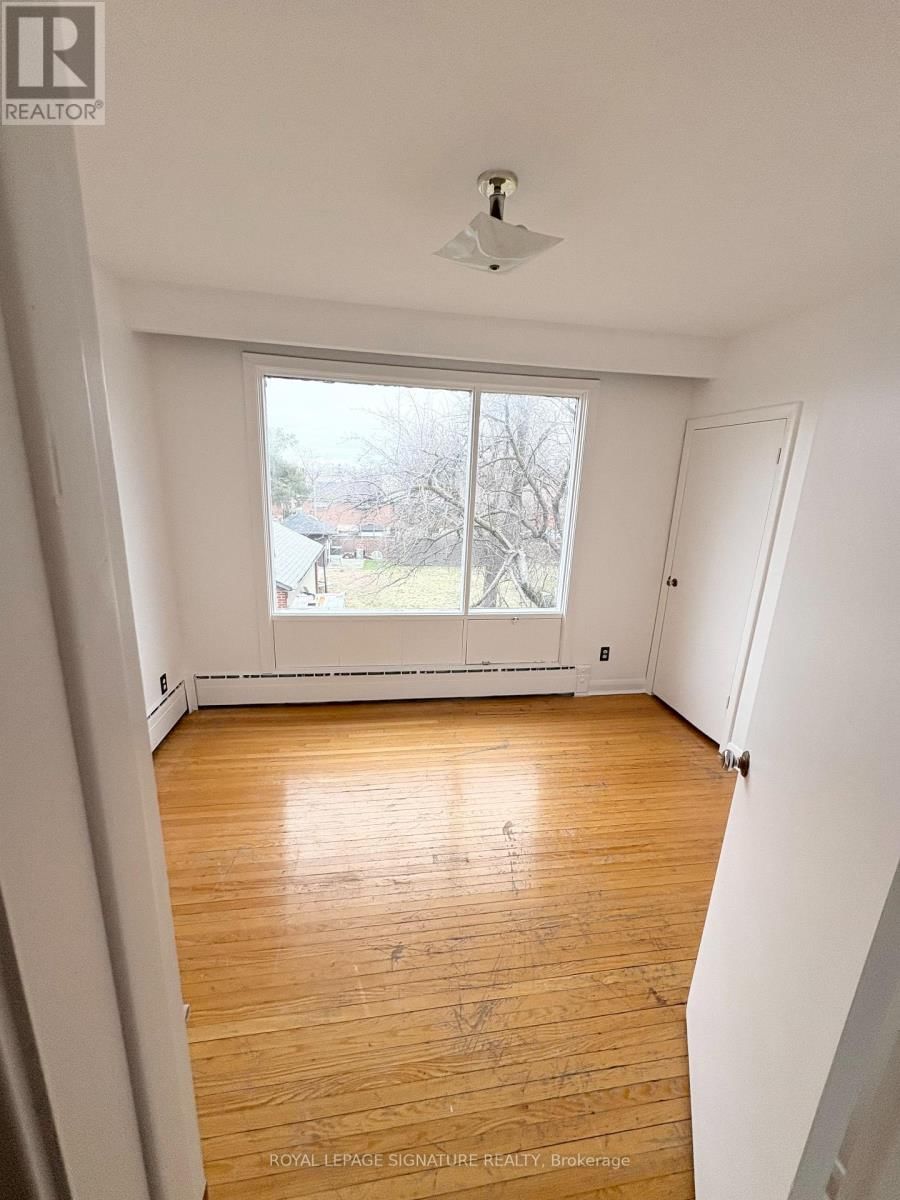 2nd floor - 214 QUEENSLEA AVENUE Image 6