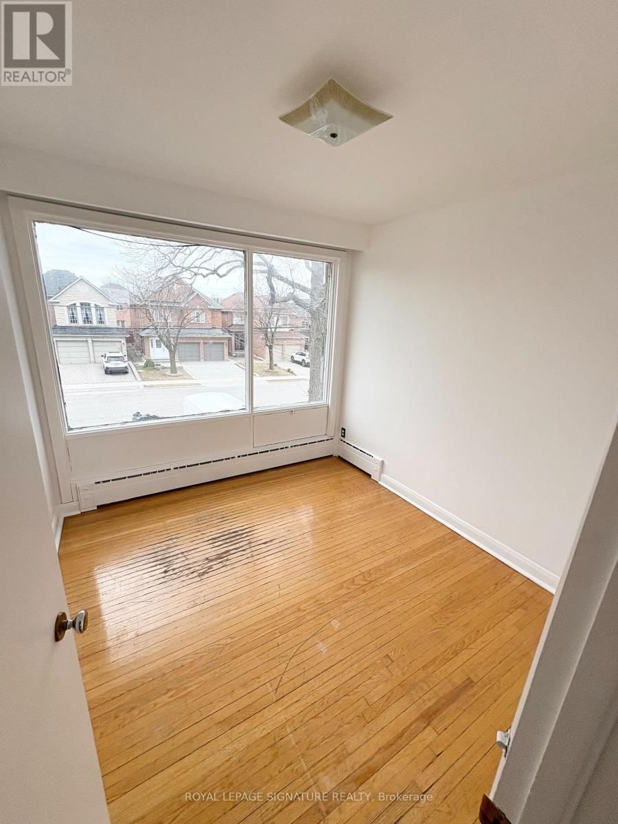 2nd floor - 214 QUEENSLEA AVENUE Image 7