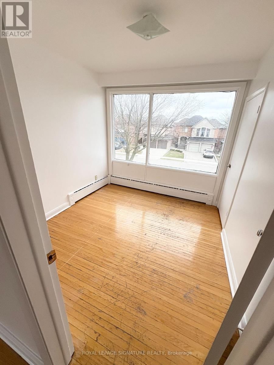 2nd floor - 214 QUEENSLEA AVENUE Image 8