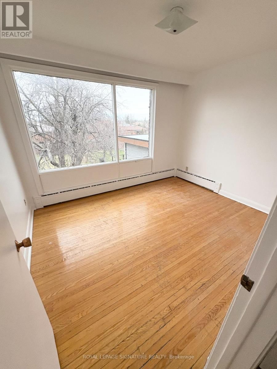 2nd floor - 214 QUEENSLEA AVENUE Image 9