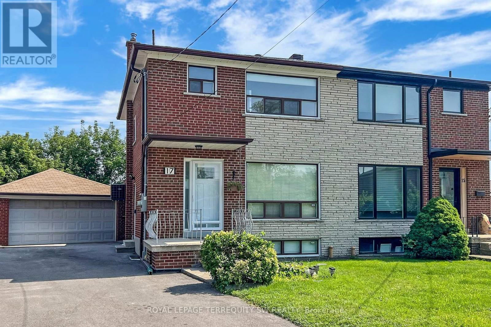 Upper - 17 WOODENHILL COURT Image 1