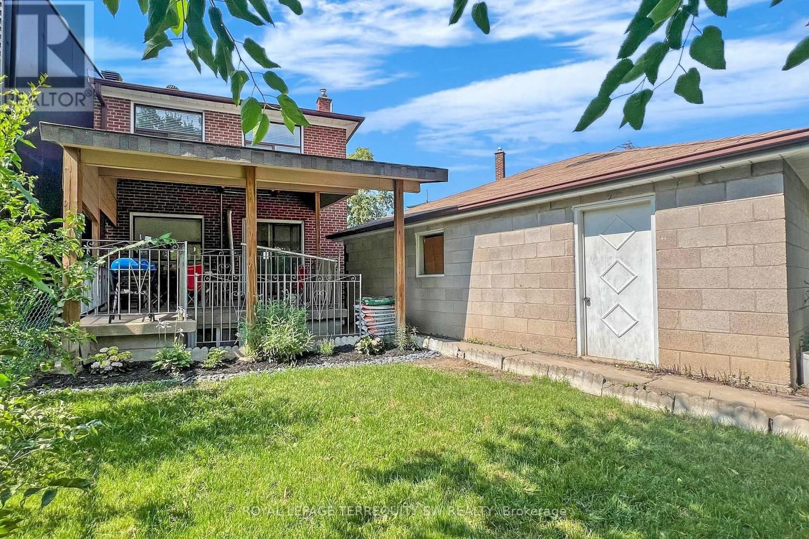 Upper - 17 WOODENHILL COURT Image 2