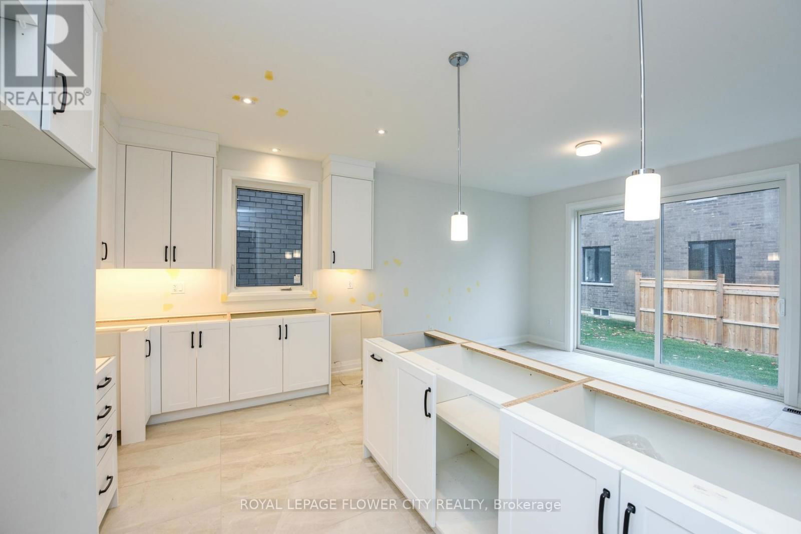 2 DOLOMITE DRIVE Image 12