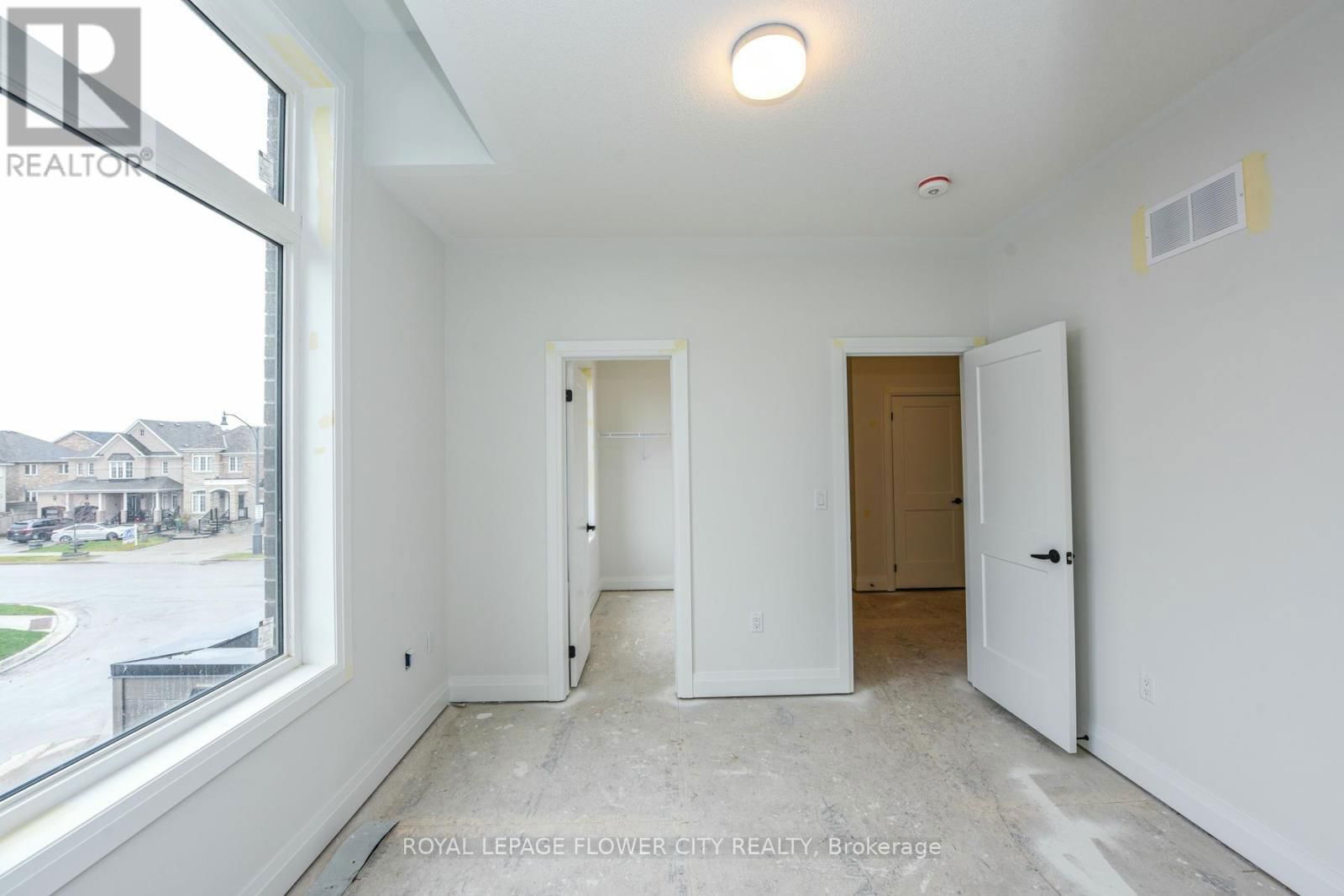 2 DOLOMITE DRIVE Image 25