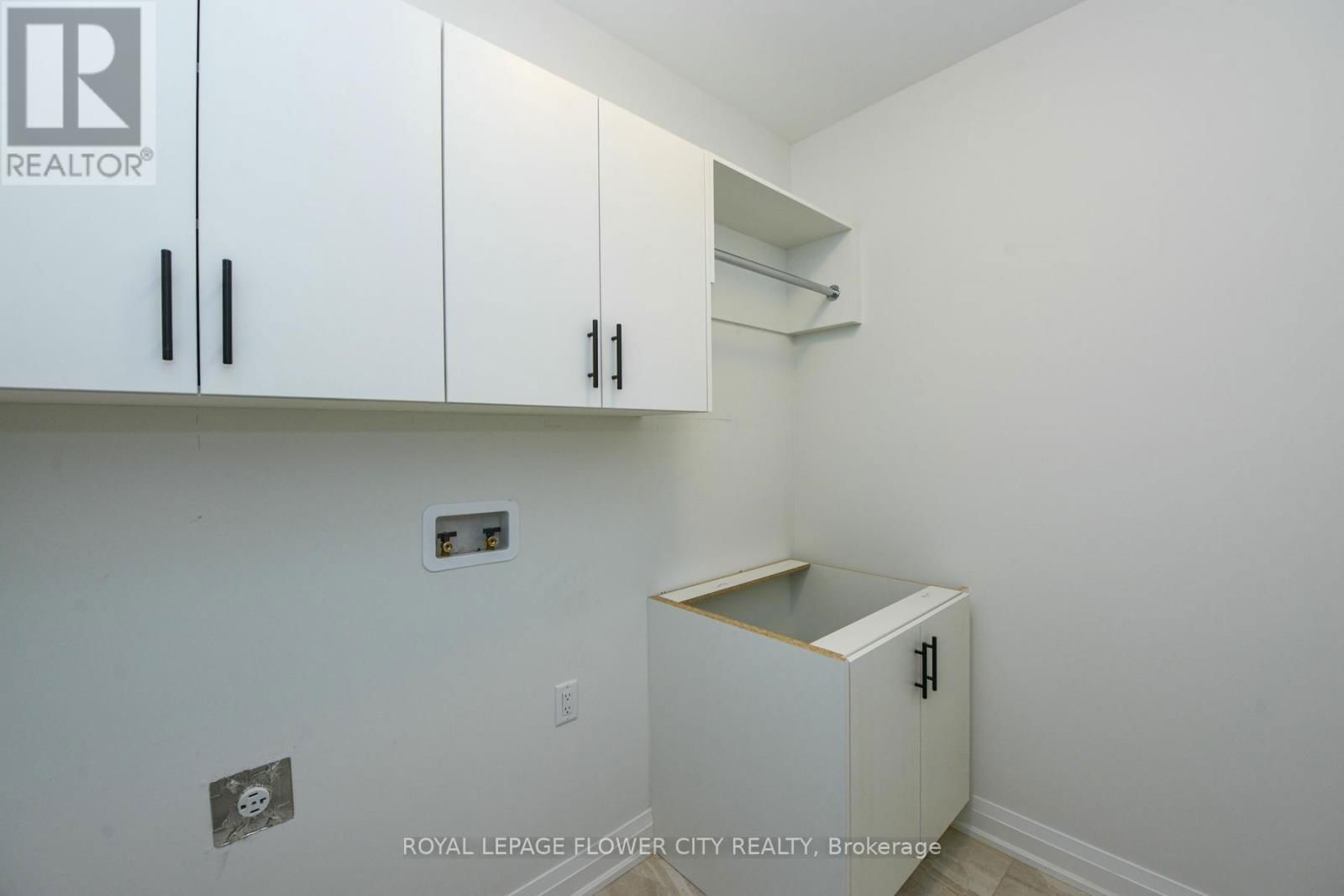 2 DOLOMITE DRIVE Image 32