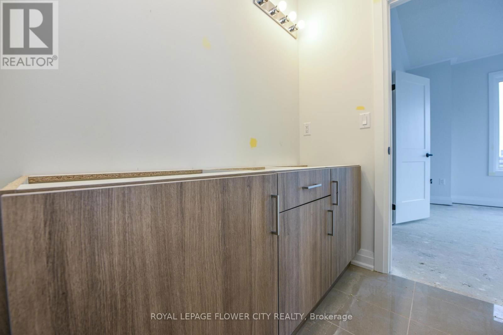 2 DOLOMITE DRIVE Image 37