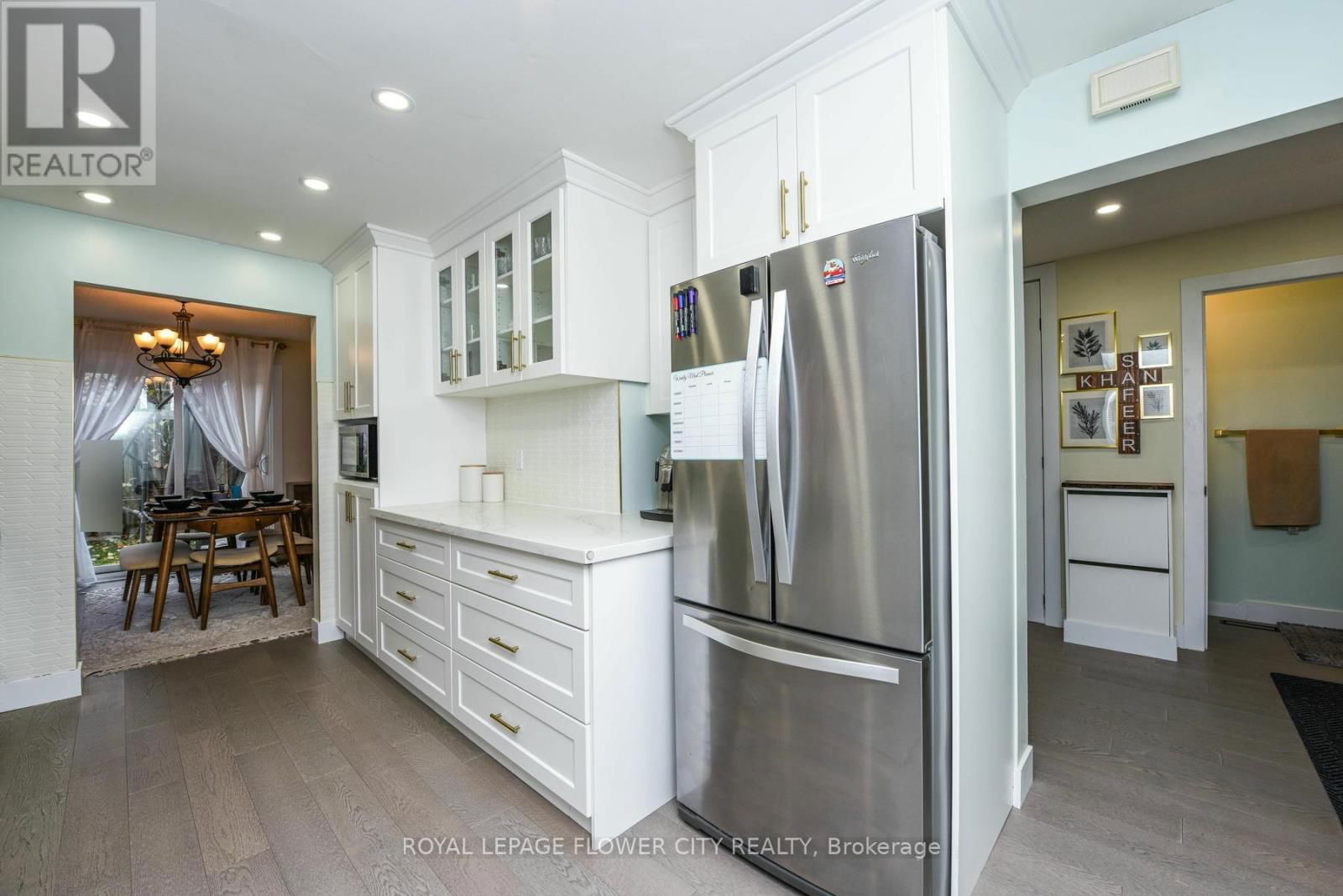 2 DOLOMITE DRIVE Image 38