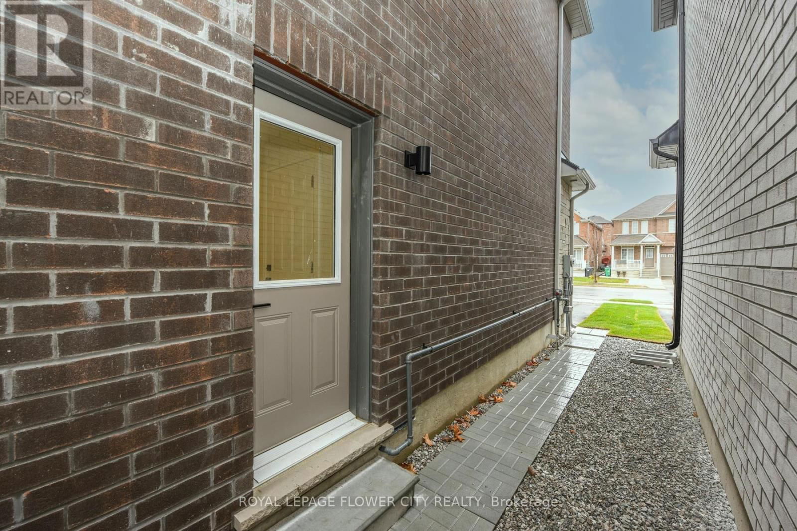 2 DOLOMITE DRIVE Image 40