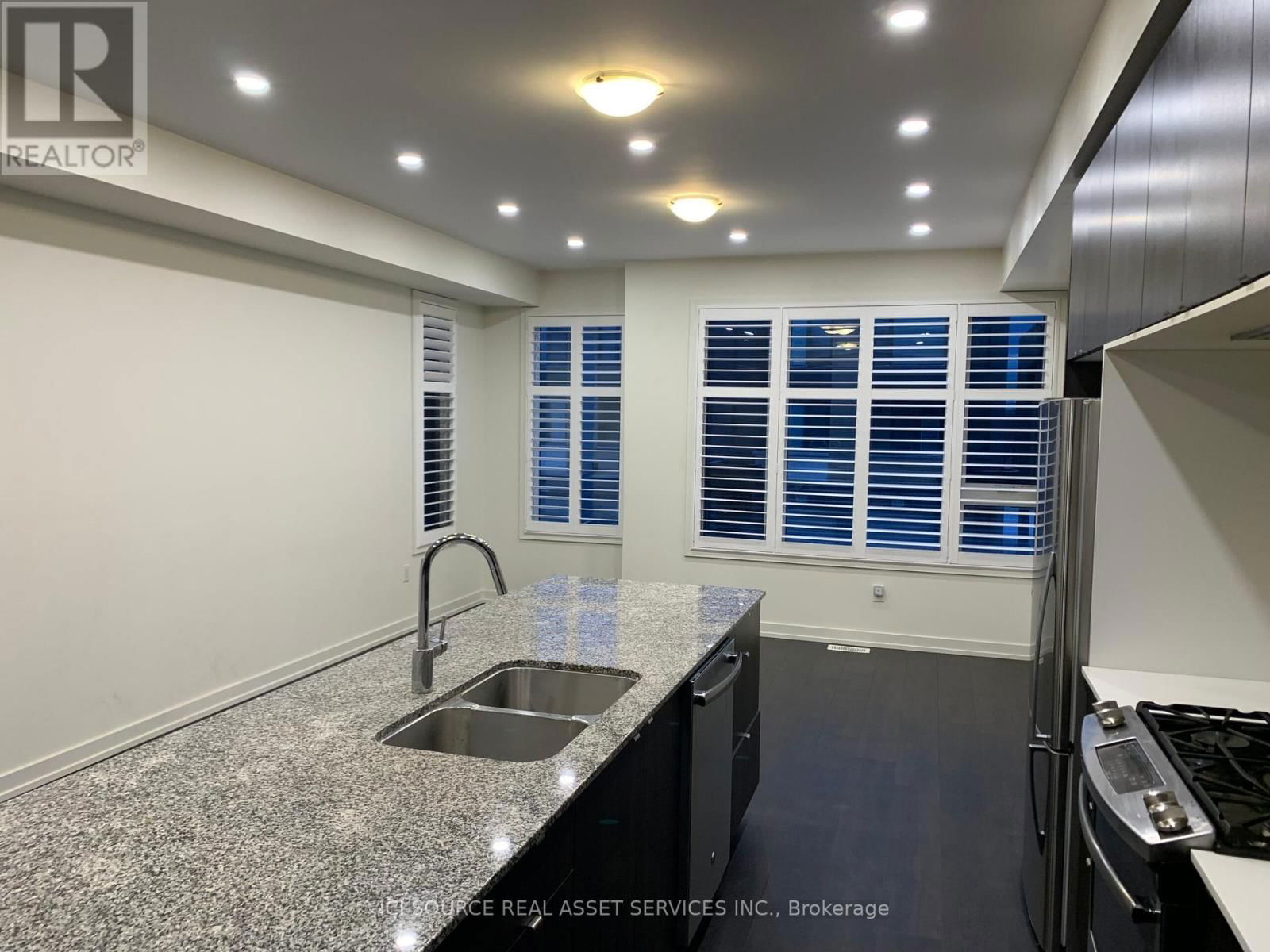 189 HUGUENOT ROAD Image 10