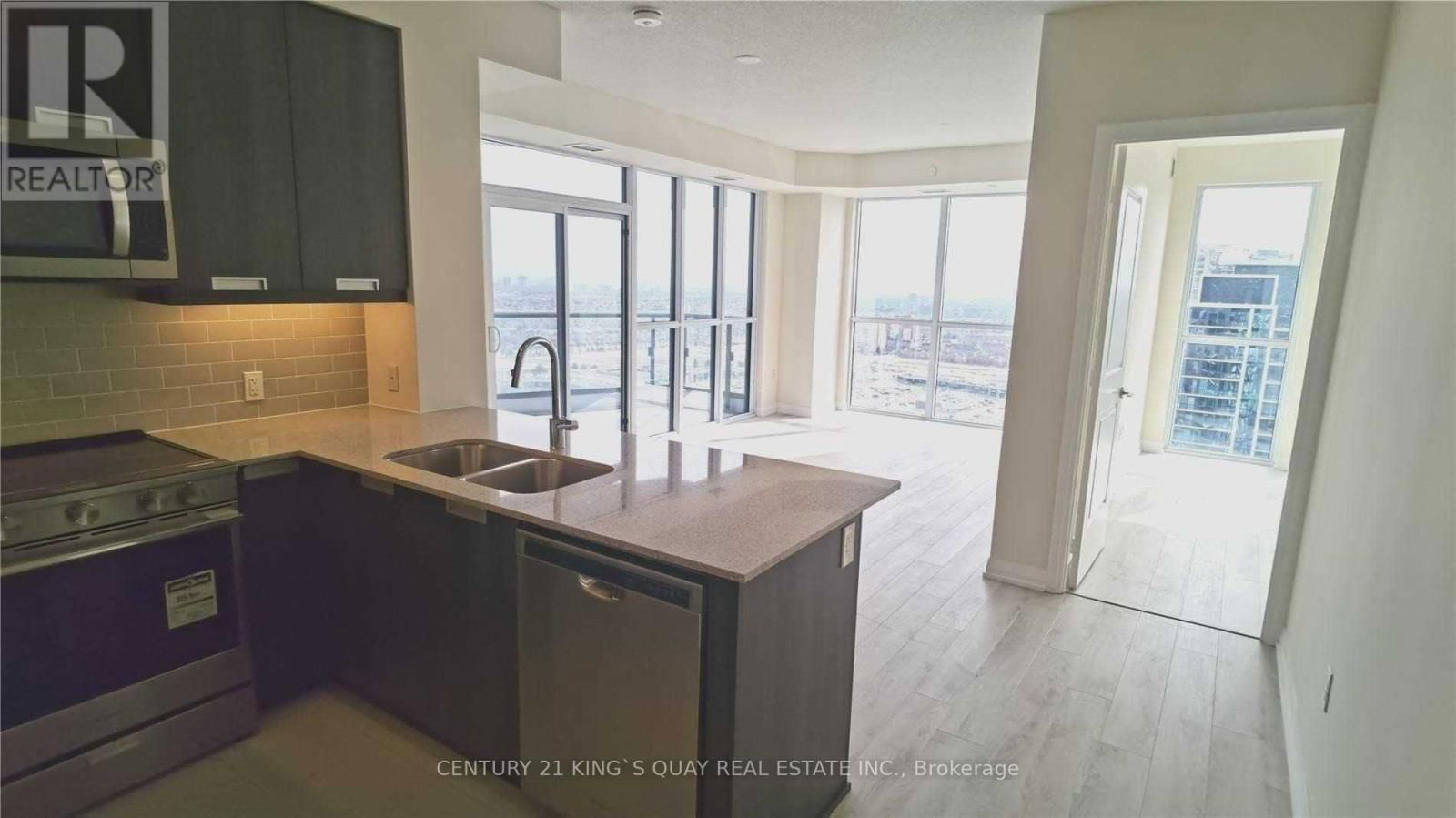 2413 - 35 WATERGARDEN DRIVE Image 3