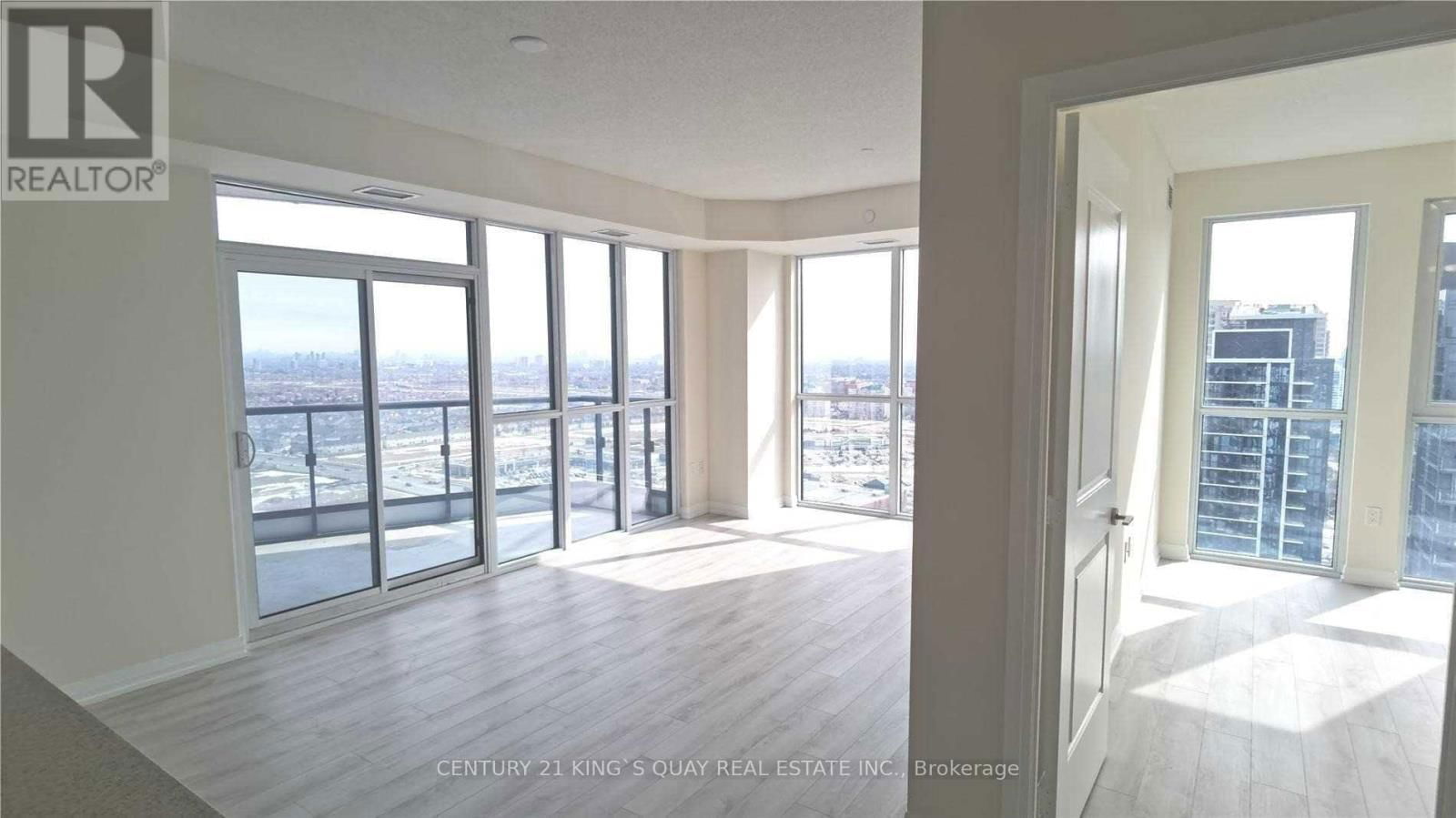 2413 - 35 WATERGARDEN DRIVE Image 4