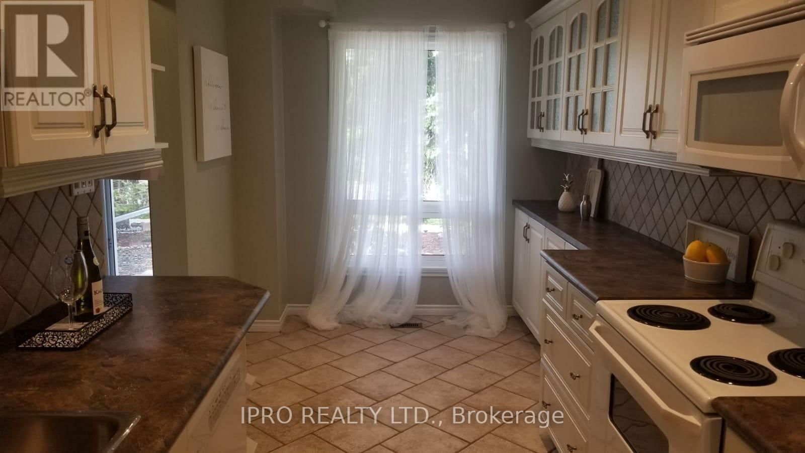 12 SIMMONS BOULEVARD Image 10