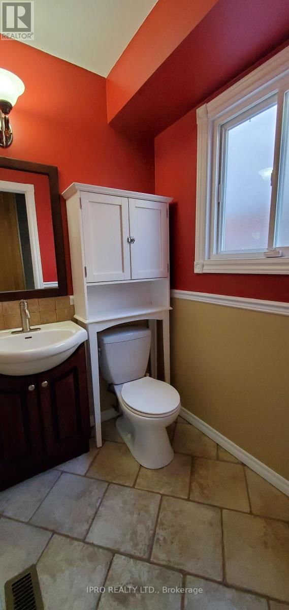 12 SIMMONS BOULEVARD Image 15