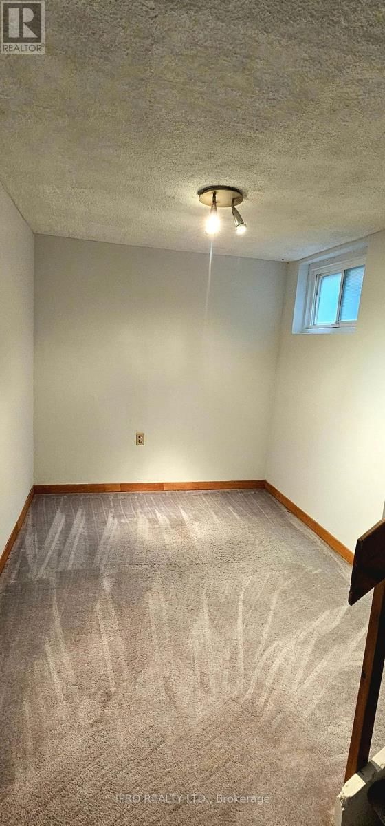 12 SIMMONS BOULEVARD Image 32