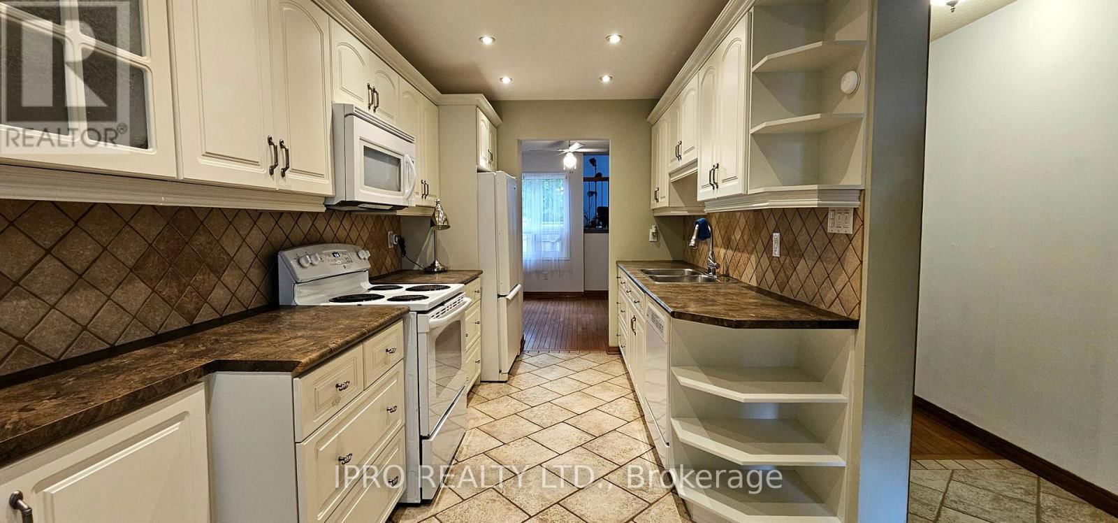 12 SIMMONS BOULEVARD Image 9