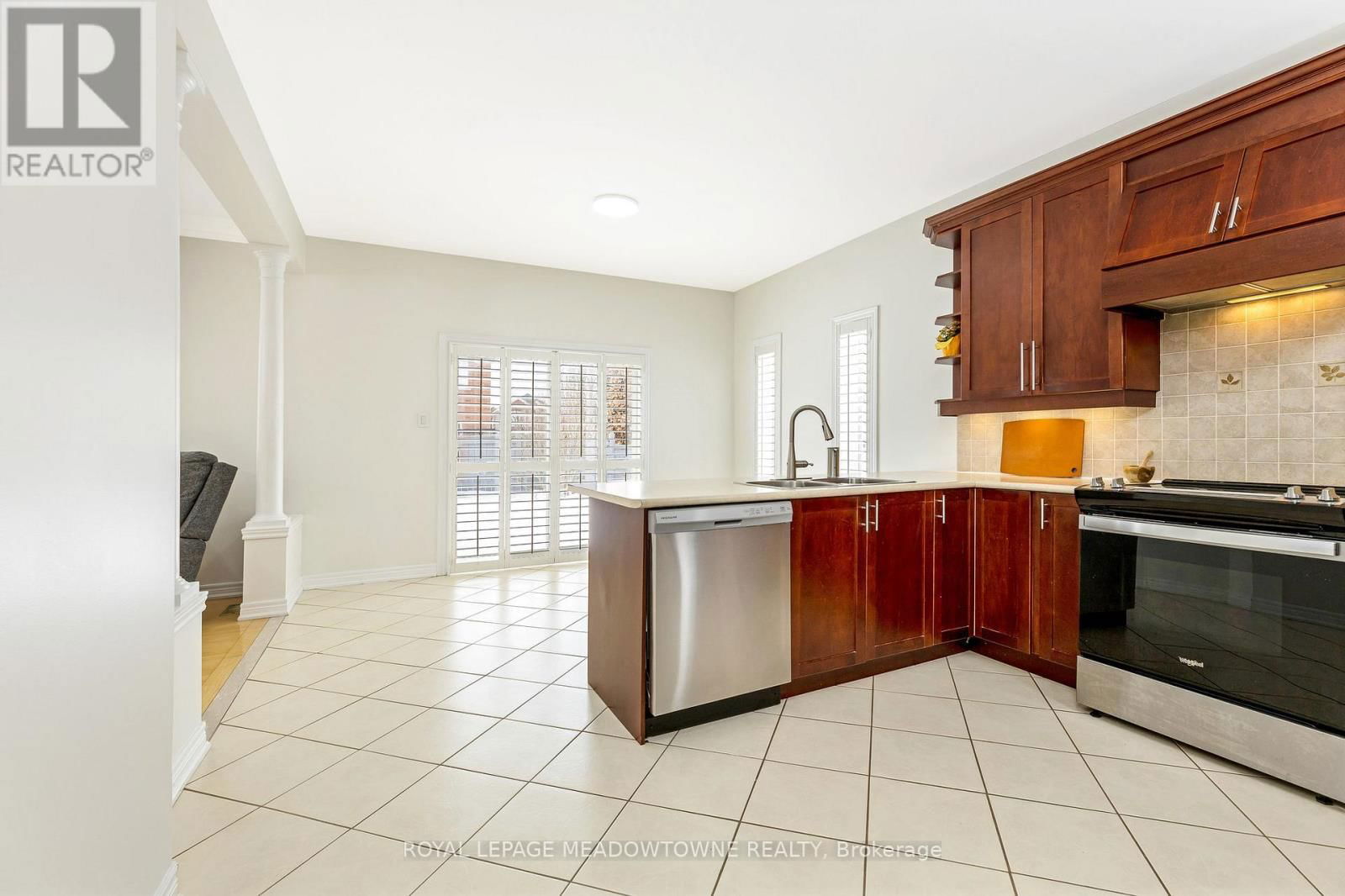 82 DIVISION STREET Image 10