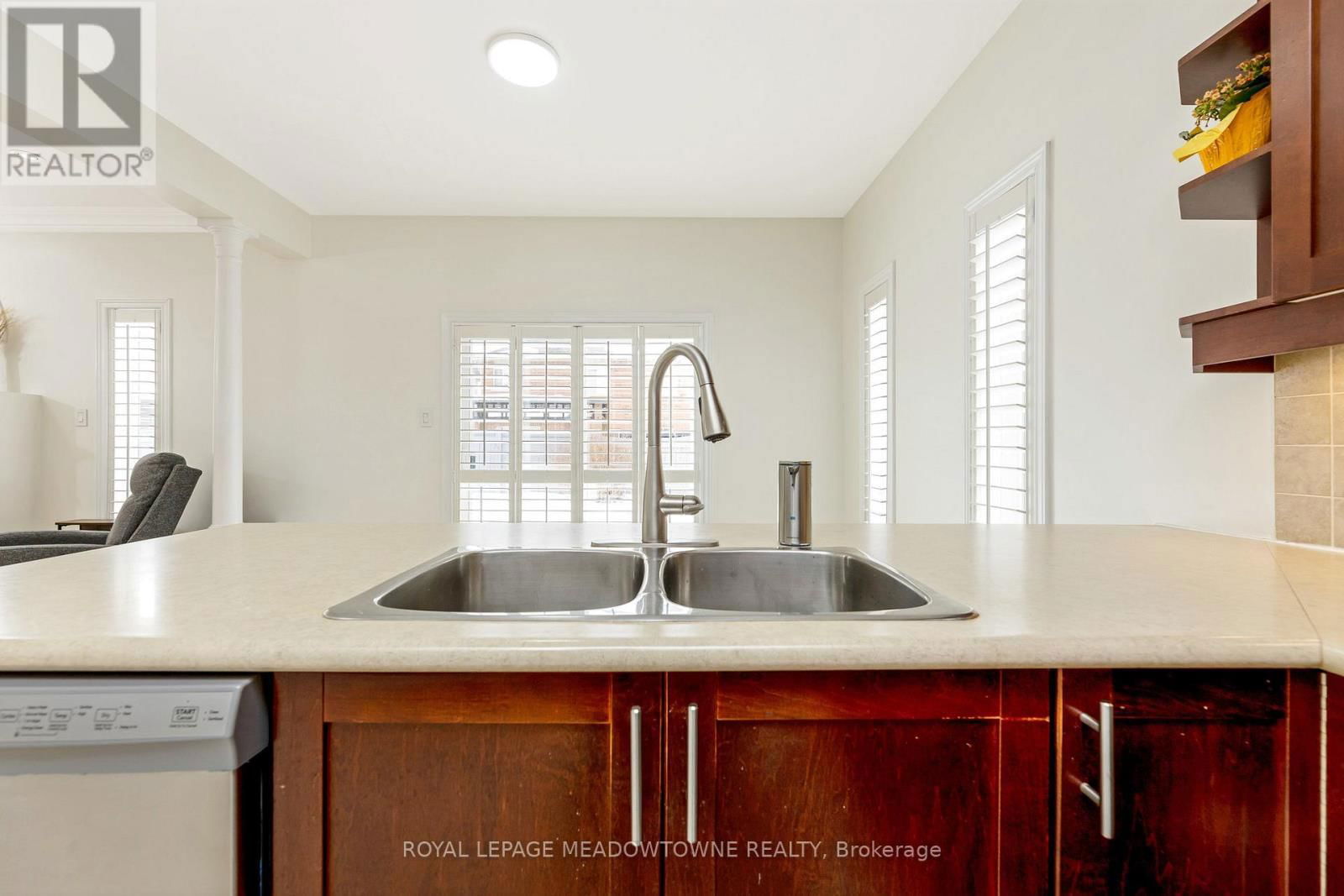 82 DIVISION STREET Image 11