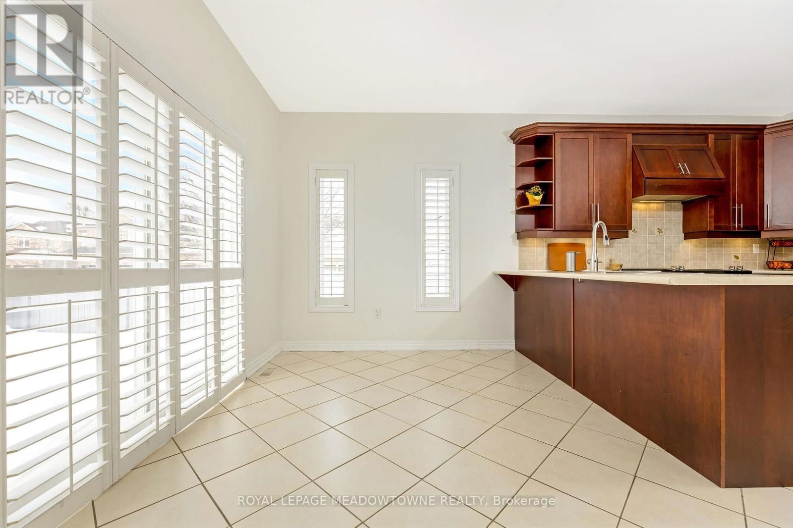 82 DIVISION STREET Image 13