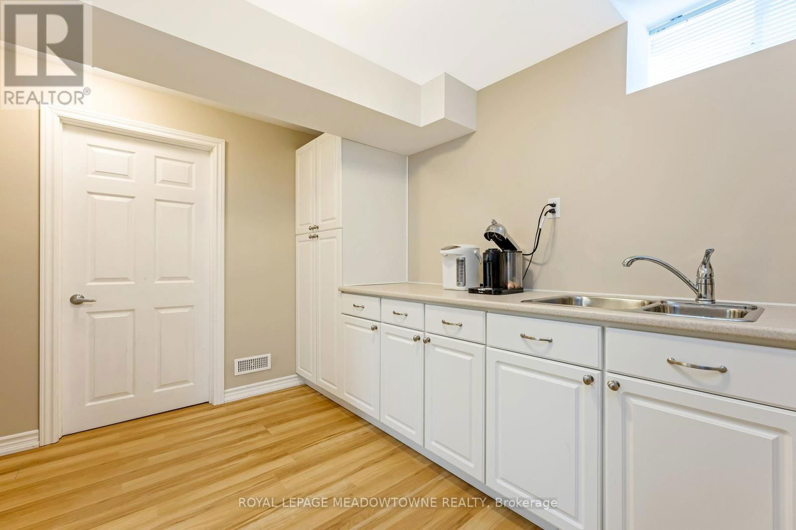 82 DIVISION STREET Image 29