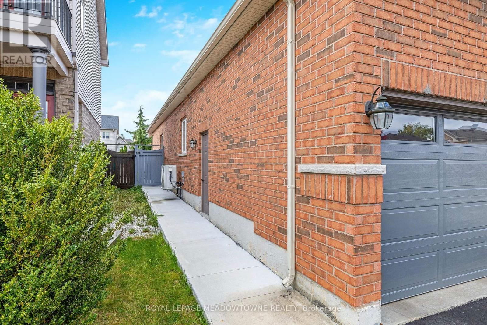 82 DIVISION STREET Image 44