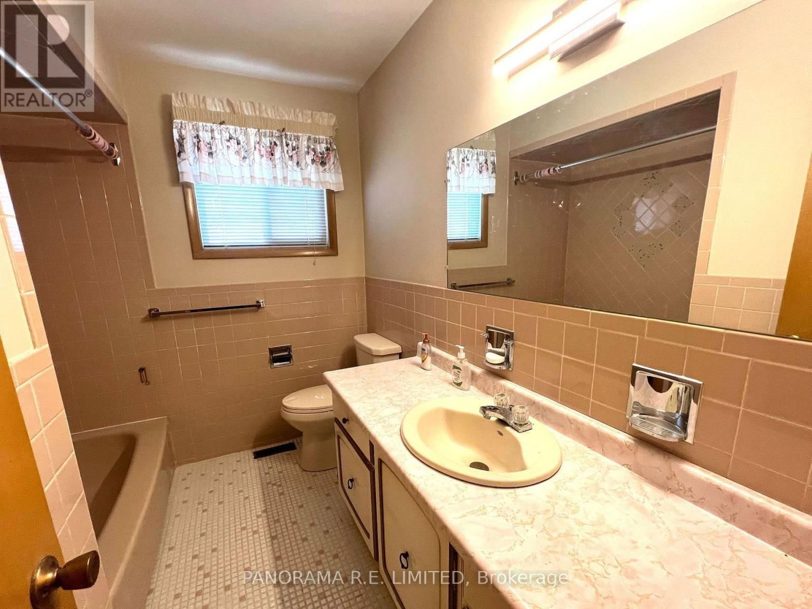 Upper - 28 LONGBOURNE DRIVE Image 13