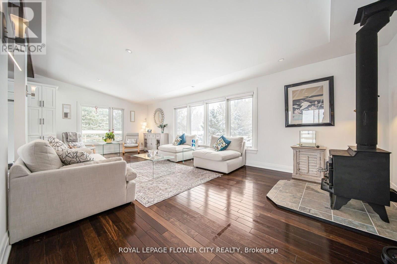 5 GLENN COURT Image 31