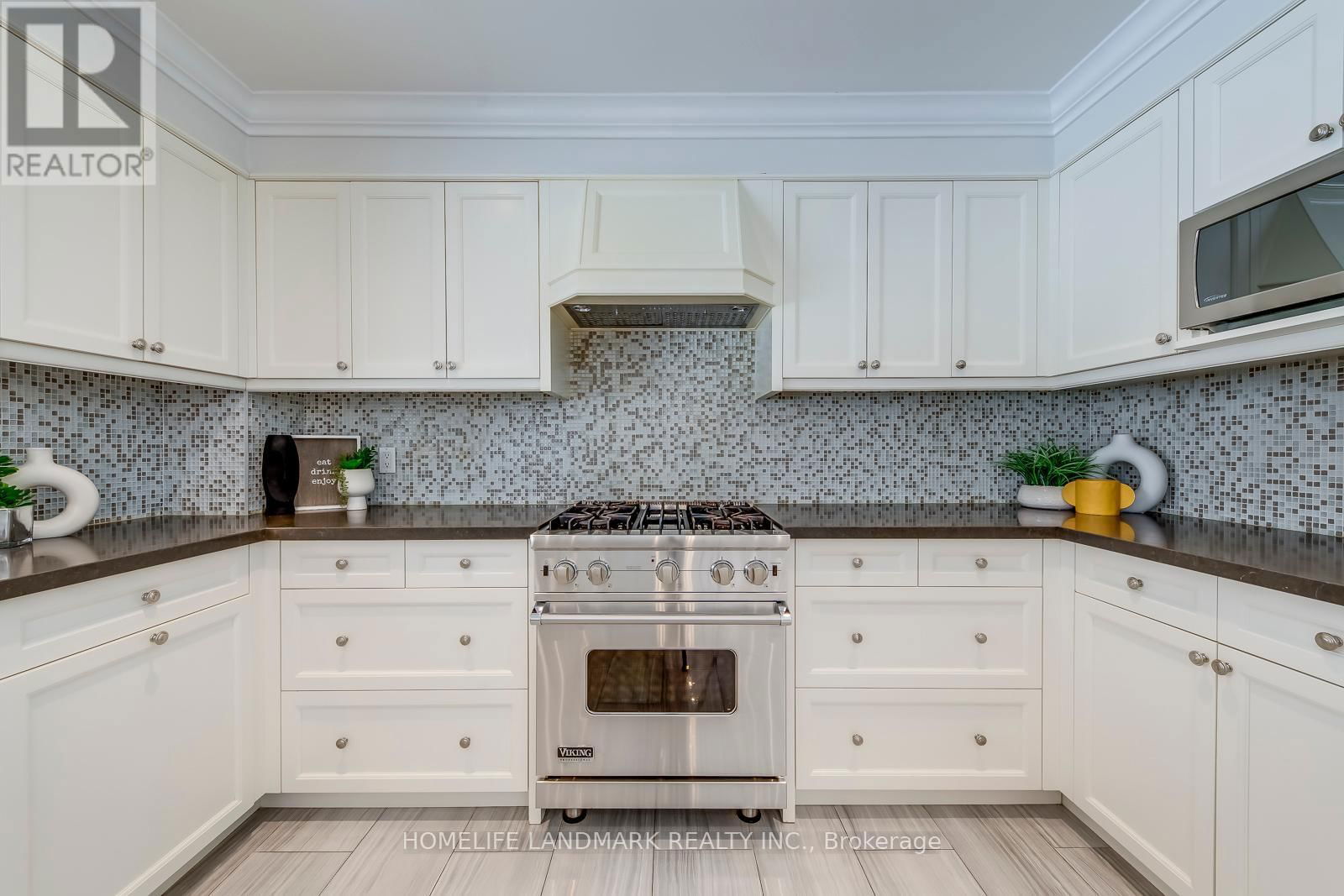 503 BLENHEIM CRESCENT Image 13