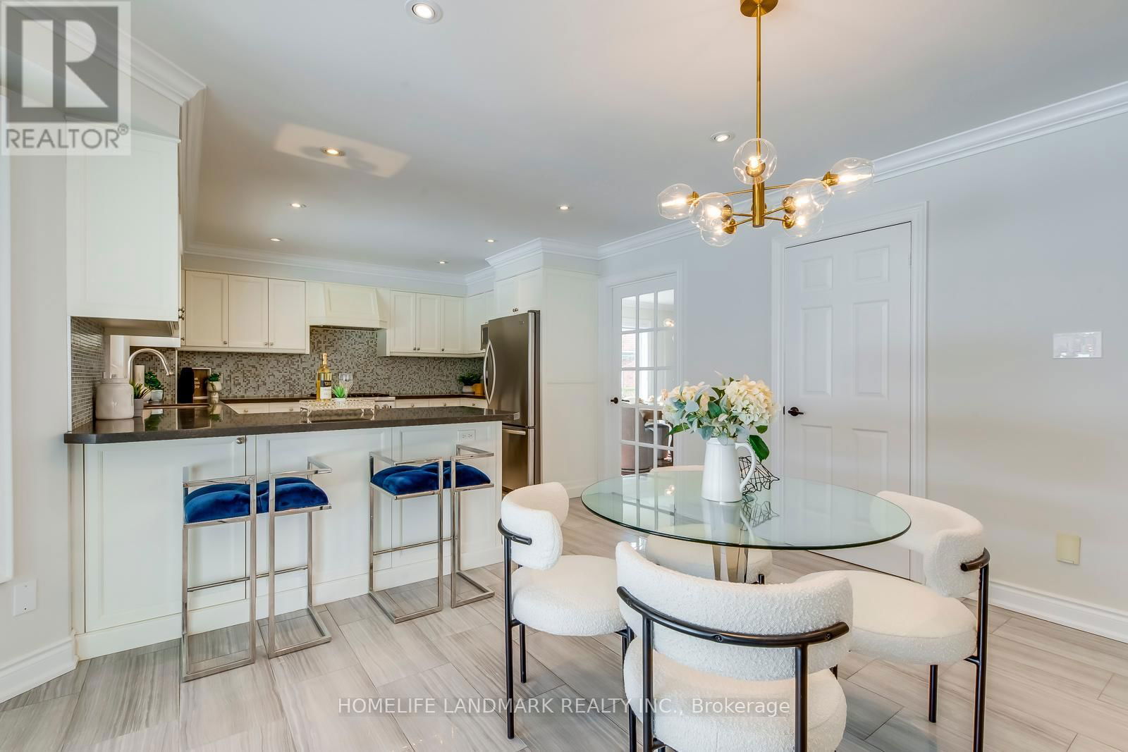 503 BLENHEIM CRESCENT Image 17