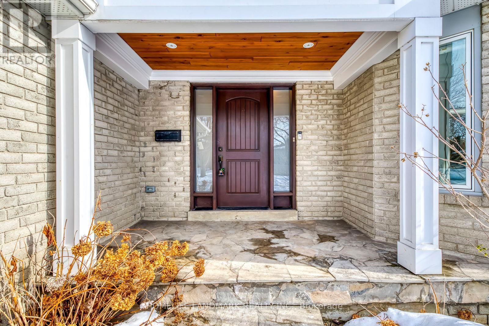 503 BLENHEIM CRESCENT Image 2