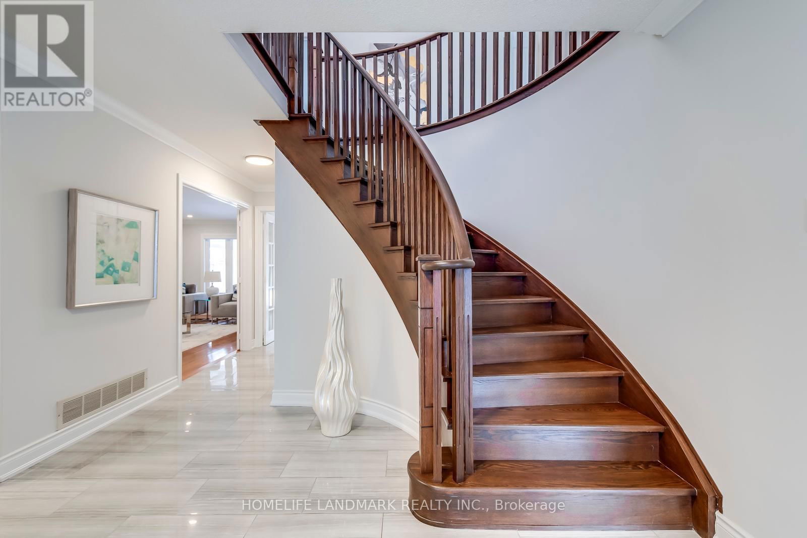 503 BLENHEIM CRESCENT Image 24