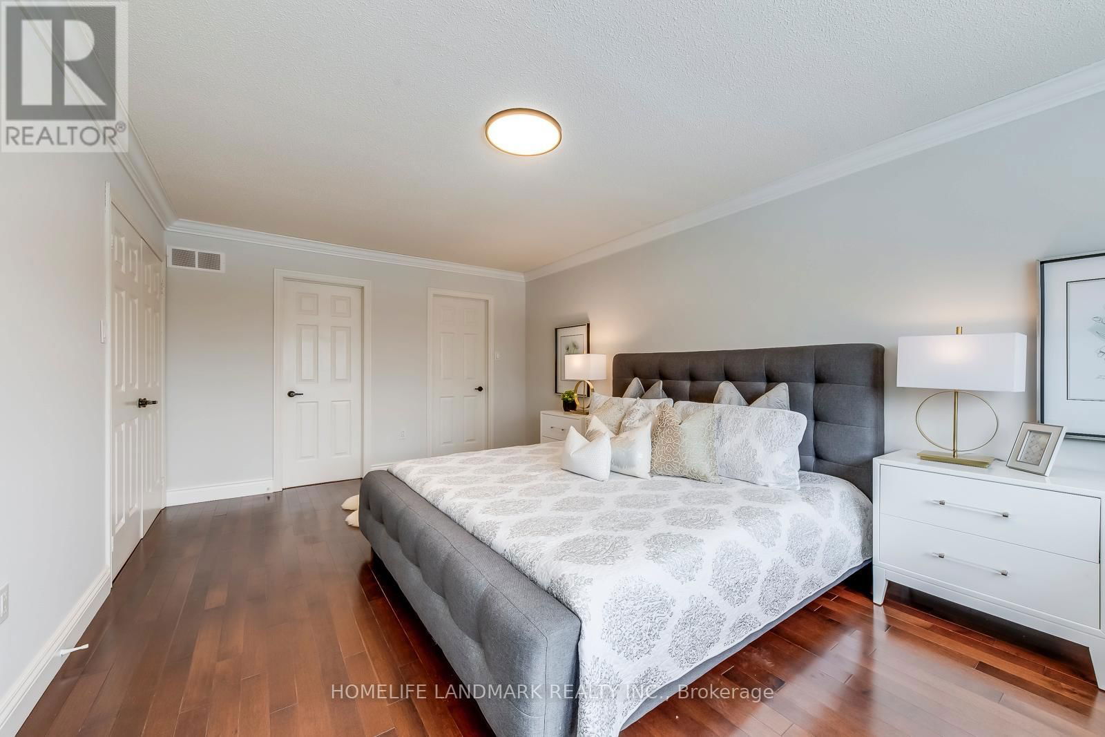 503 BLENHEIM CRESCENT Image 30