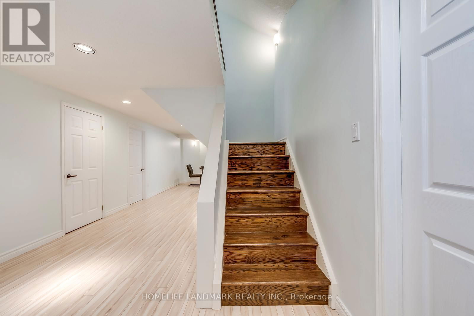 503 BLENHEIM CRESCENT Image 37