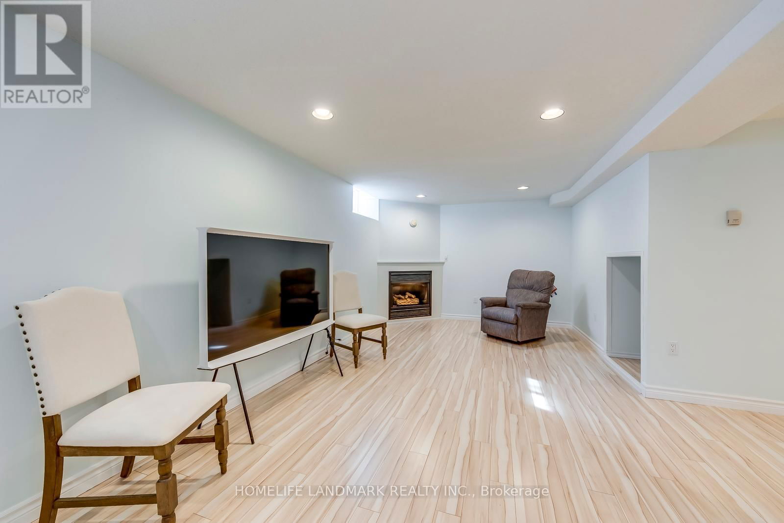 503 BLENHEIM CRESCENT Image 39