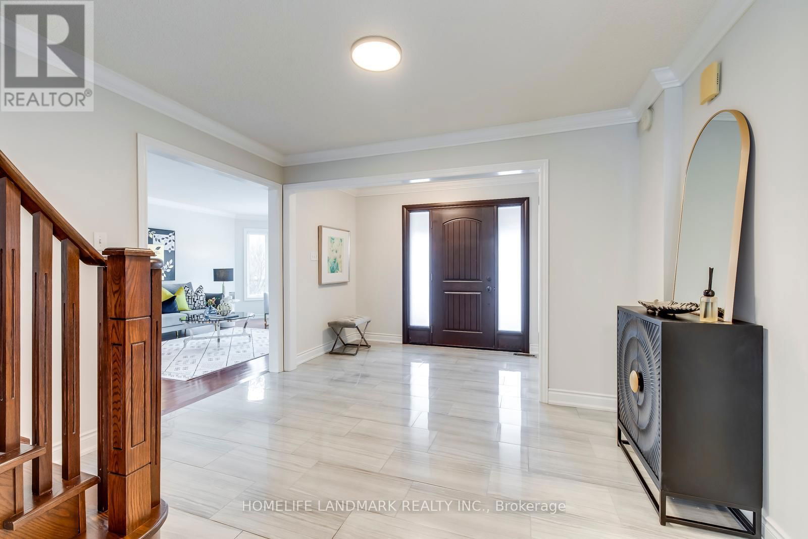 503 BLENHEIM CRESCENT Image 4