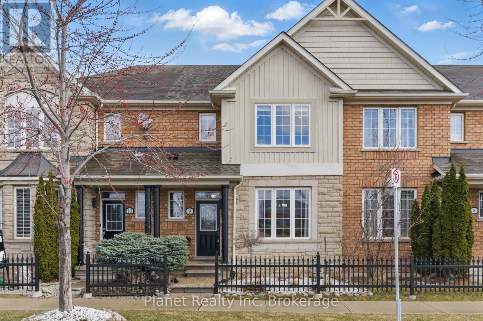 9 - 651 FARMSTEAD DRIVE Image 1