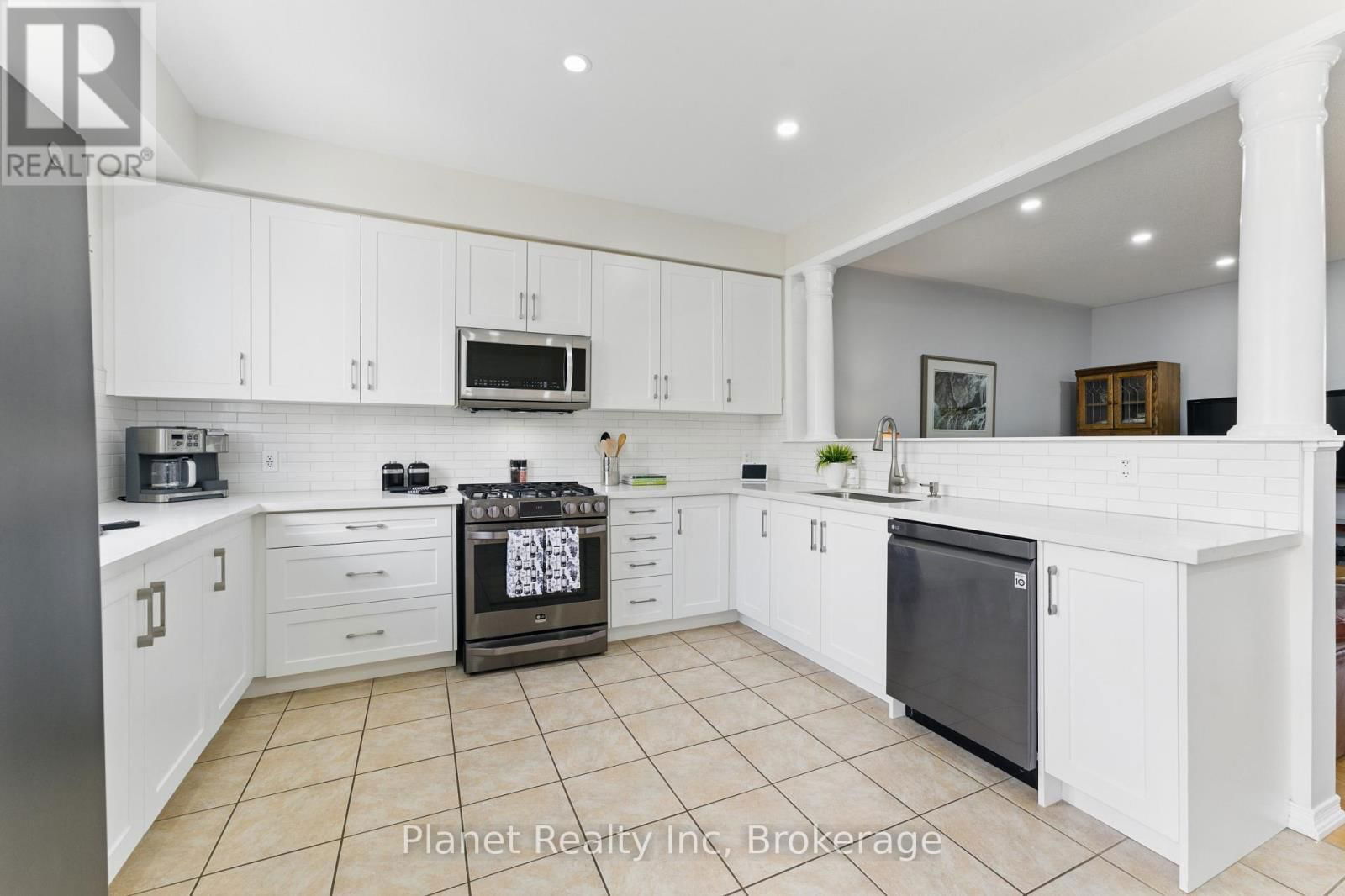 9 - 651 FARMSTEAD DRIVE Image 10