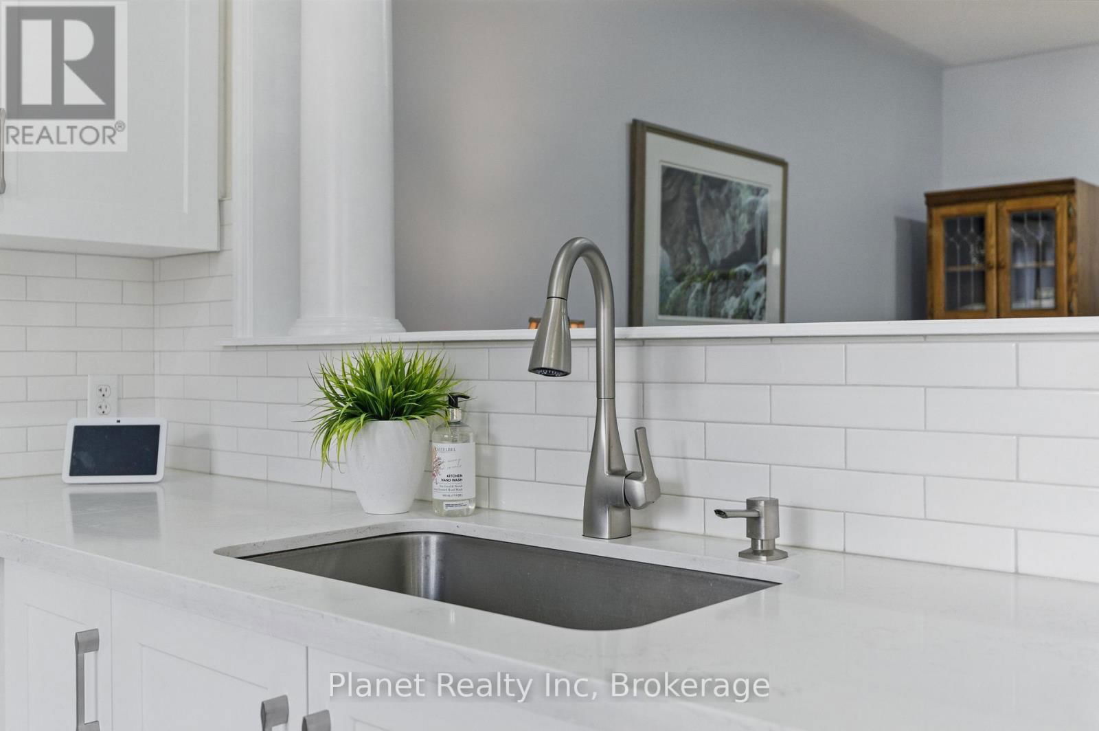 9 - 651 FARMSTEAD DRIVE Image 13