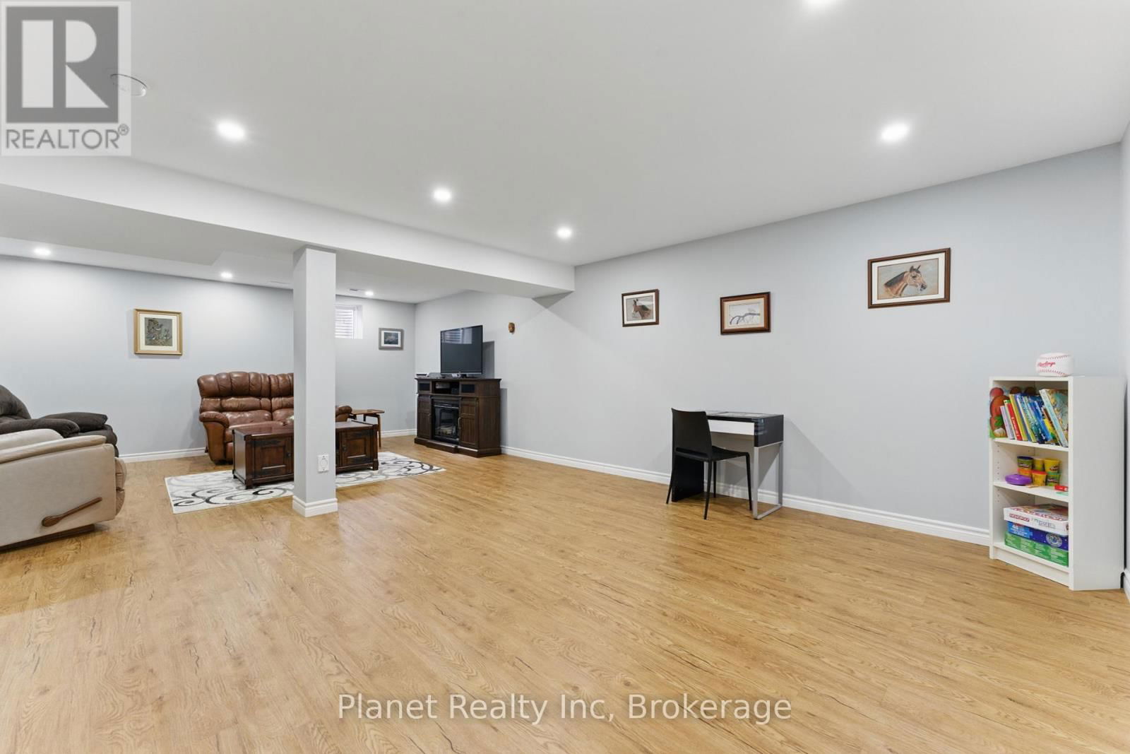 9 - 651 FARMSTEAD DRIVE Image 24