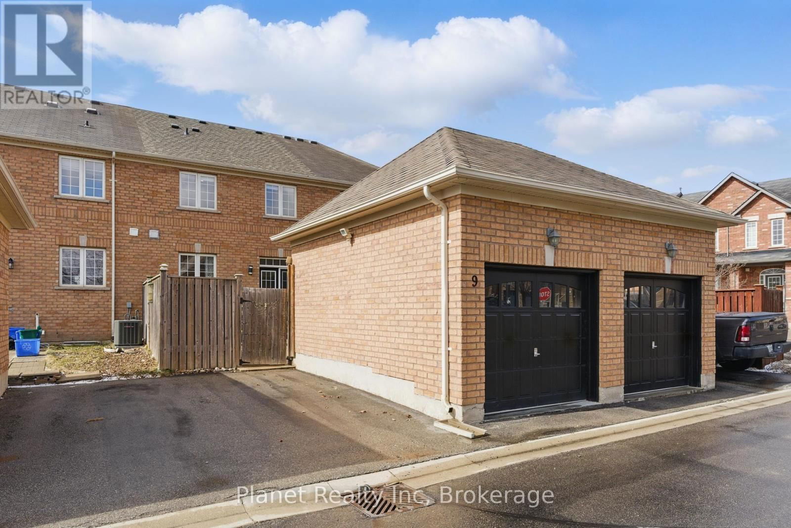 9 - 651 FARMSTEAD DRIVE Image 31