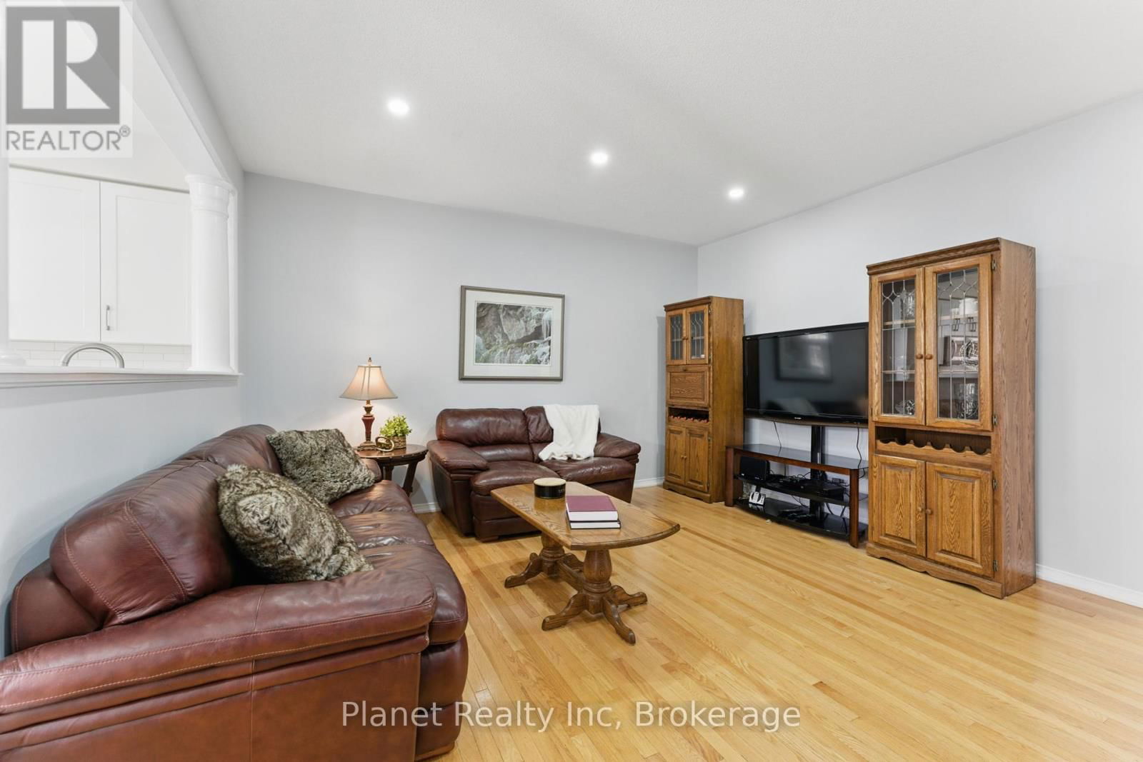 9 - 651 FARMSTEAD DRIVE Image 7