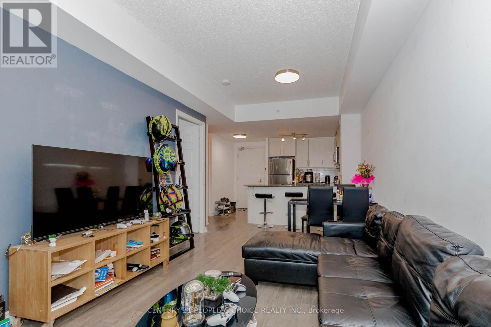 624 - 15 JAMES FINLAY WAY Image 17